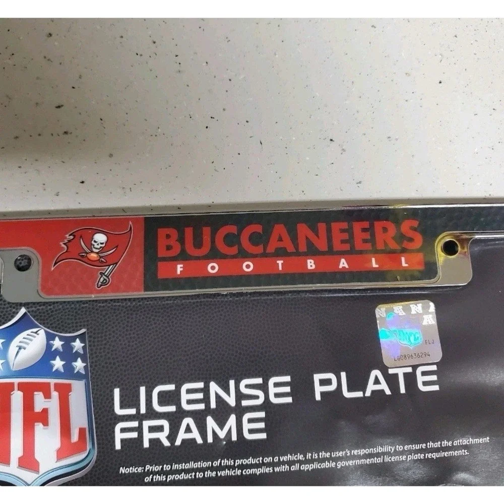 Tampa Bay Buccaneers Metal License Plate Frame Chrome Tag Cover‎ All Over...
